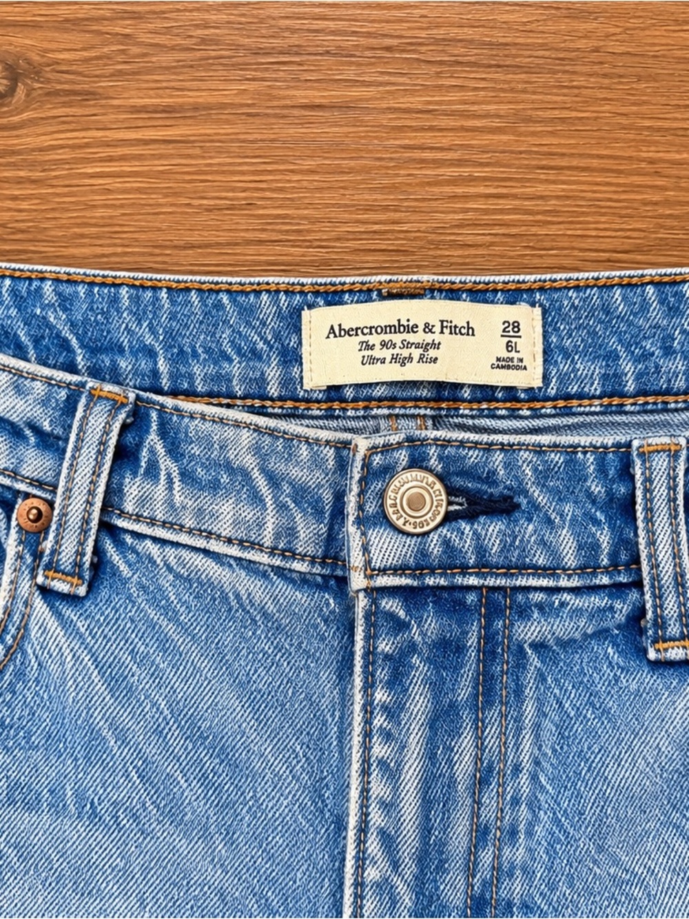 Abercrombie & Fitch โ90s Straight Ultra High Rise Jeans Size 28/6L Raw Hem - Picture 2 of 3
